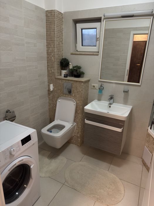 Inchiriez apartament