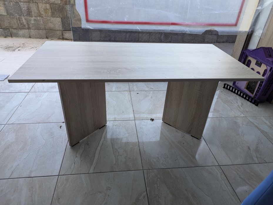 Маса за вестници и списания