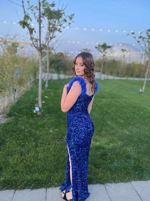 Vând rochiță albastra cu paiete