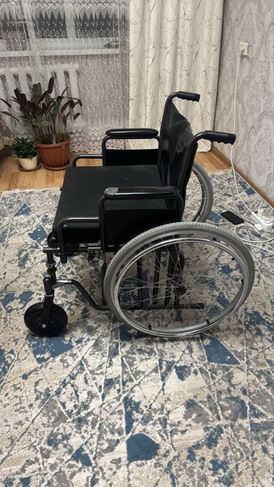 Продам инвалидную коляску