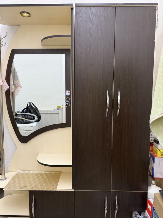 Прихожия шкаф сотилади