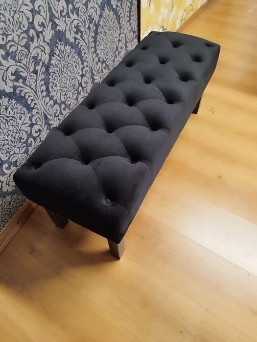 Vând băncuță, canapeluță tapițată , Chesterfield,din catifea, negru