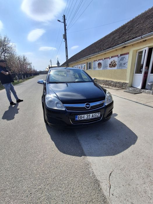 Opel Astra H trage foarte bine