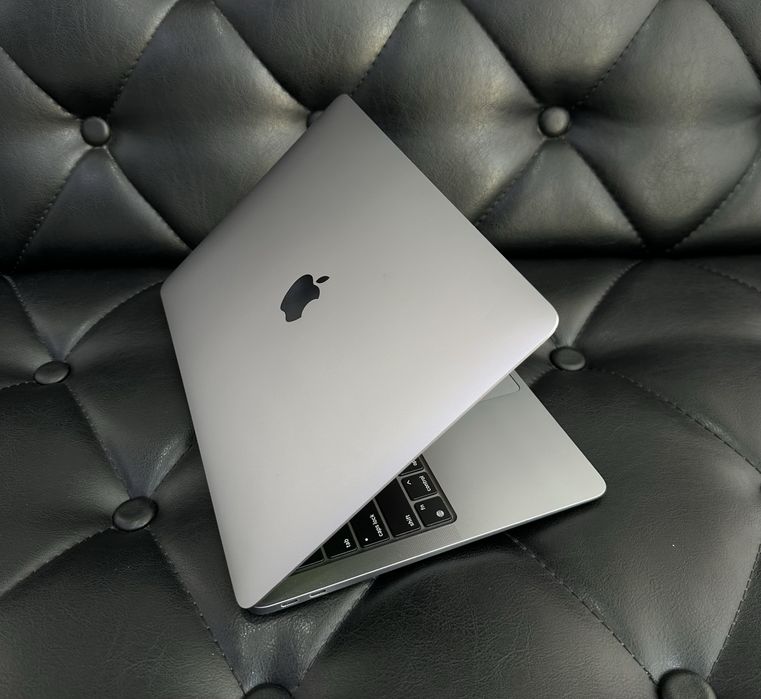 Apple MacBook Air M1 2020 года в идеальном состояние