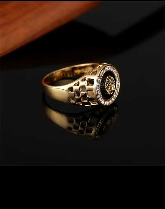 Позлатен пръстен с монограм