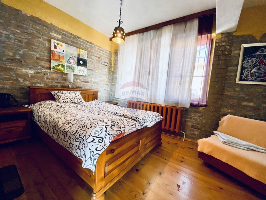 Бизнес имот - къща в артистичен стил, гр.Балчик