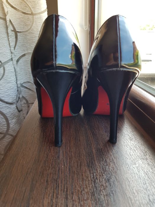 Pantofi stiletto