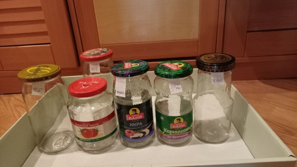 Стеклянные банки для заготовок.