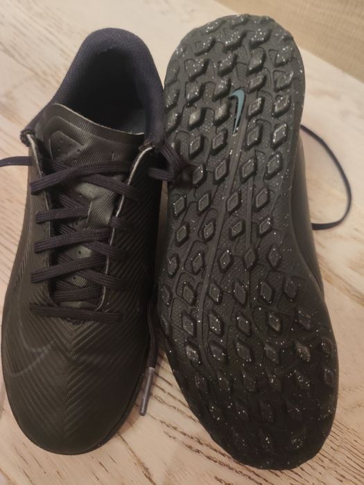 Стоножки Nike  и сникърси Pepe jeans