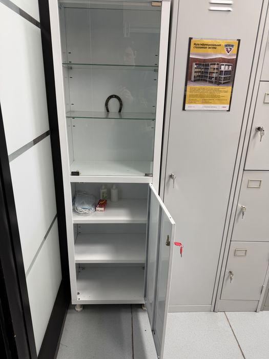 Продам медицинский шкаф