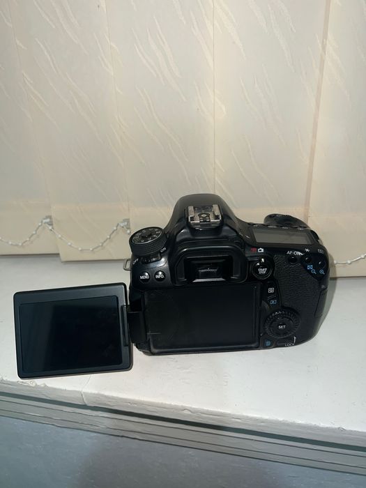 Canon eos 70d body sotiladi