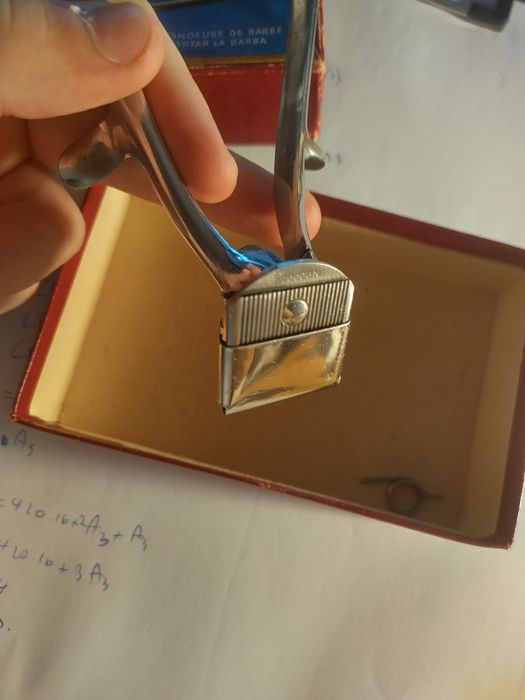 Aparat ras manual vinteage de colecție german