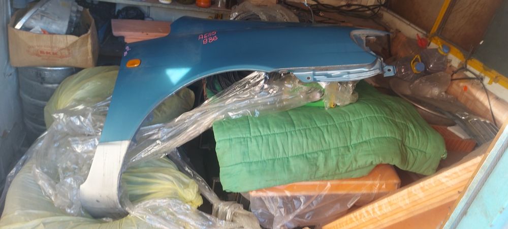 Продам переднее крыло