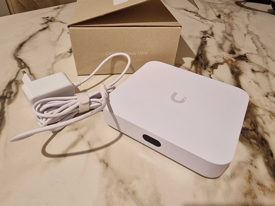 Продавам рутер Unifi Cloud Gateway Ultra / UCG-Ultra
