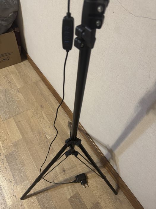 Продам фотолампу кольцо с подставкой