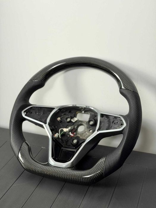 Volan din carbon pentru VW Golf 8