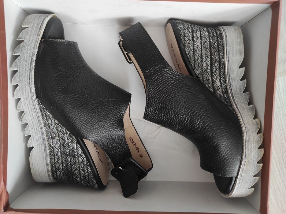 Босоножки женские