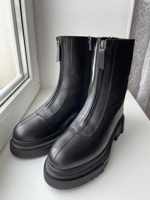 Продам зимние новые сапоги