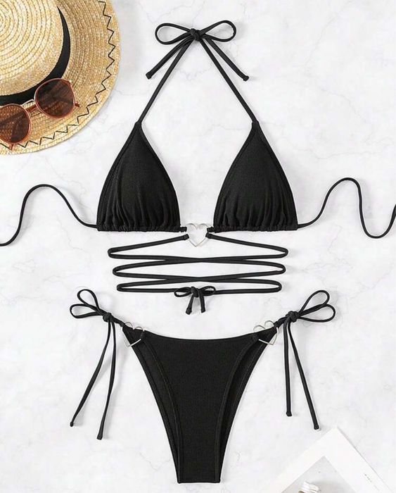 Женски бански черни.