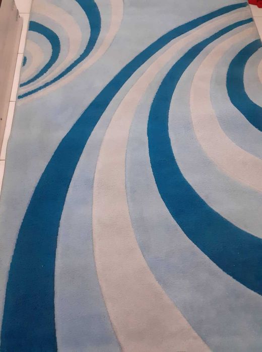 Продавам запазен мокетен килим - 35лв.