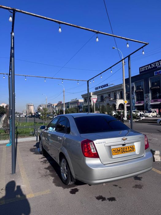 Lacetti 1.6 sotiladi narxi kelishgan holda