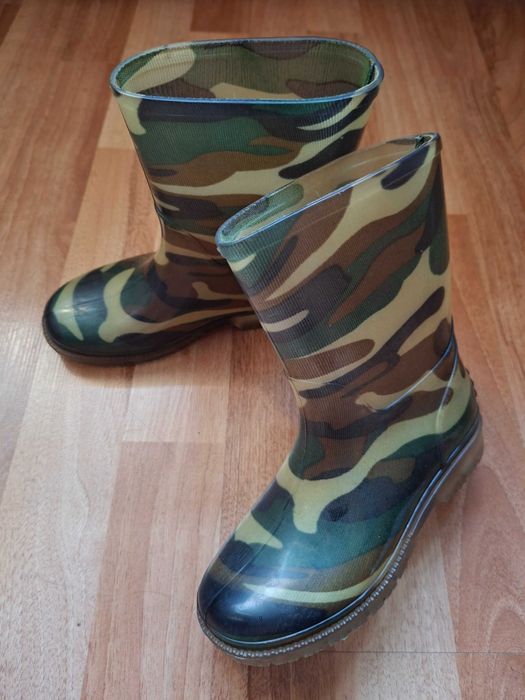 Резиновые сапоги.