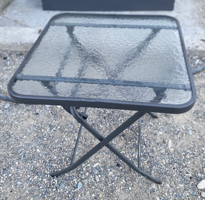 Стол стекляный летний