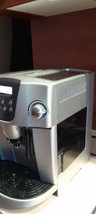 Продавам Delonghi MAGNIFICA