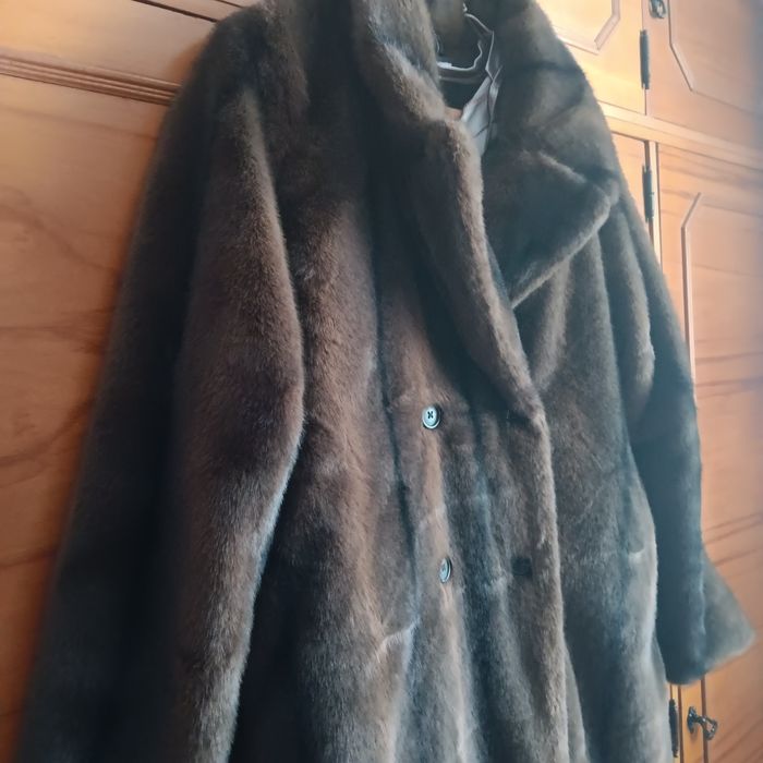 Haina blana sintetica NOUA fara eticheta