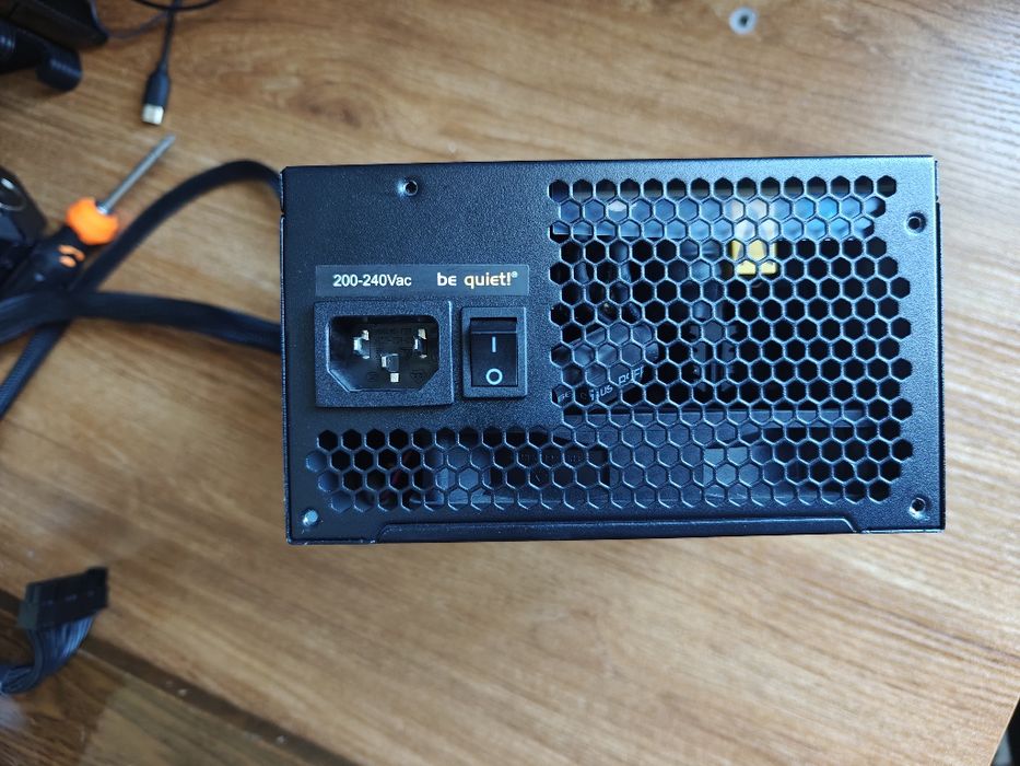 Продаю блок питания be quiet 700W