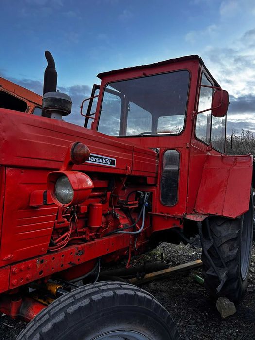 Tractoare U-650 în stare bună