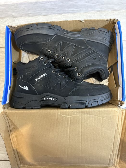 Продаю зимнюю обувь