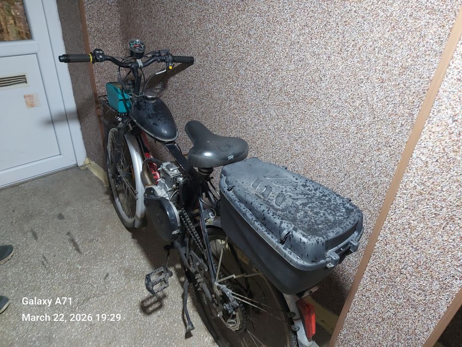 Bicicleta cu motor, aproape nou motorul