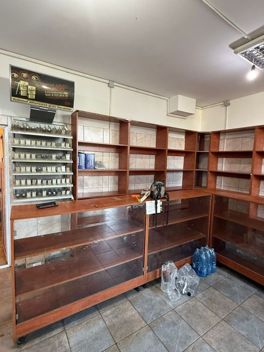 Mobilier / tejghele / rafturi