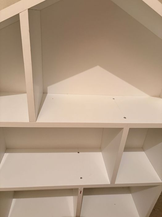 Етажерка - къщичка