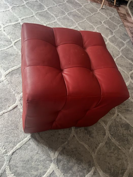 Продам пуфик красный