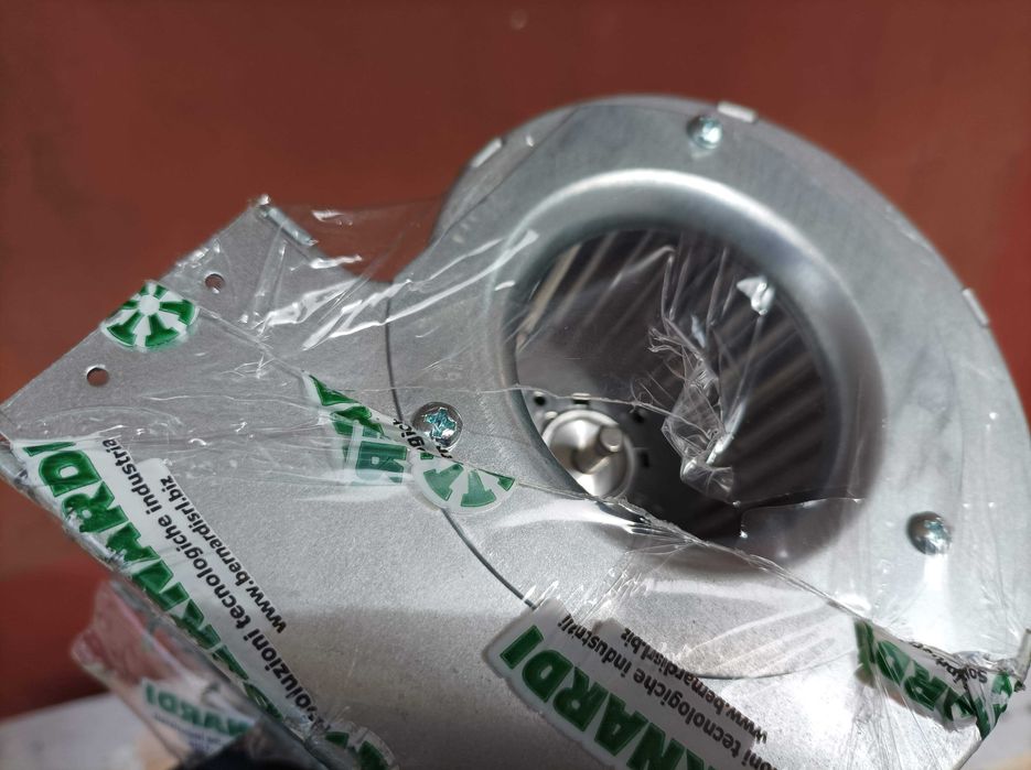 Вентилатор за пелетна печка двойносмучещ Fergas 258 m3/h Qmax