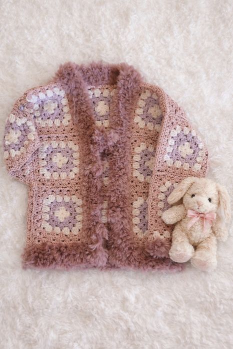 Детска жилетка,ръчно изработена