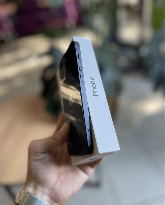 Iphone 12 64 гб чёрный цвет