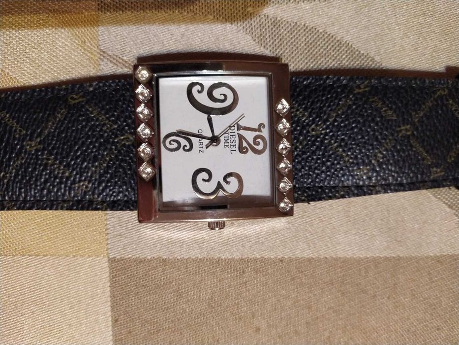 Дамски ЧАСОВНИЦИ --> по 5 и 10 лв. за брой