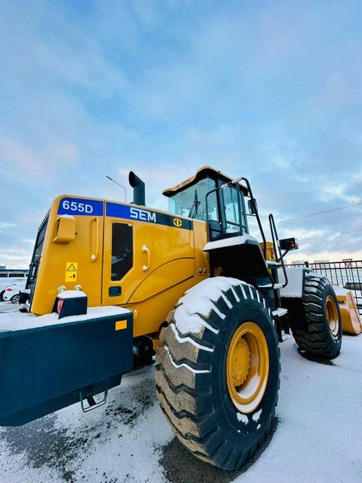 Фронтальный погрузчик SEM 655