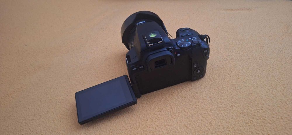 Фотоапарат Canon EOS 250D