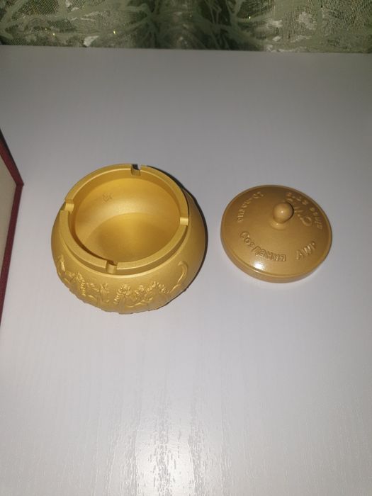 Китайская  шкатулка  с рисунками