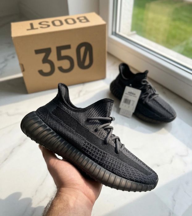 Adidasi Yeezy Boost 350 V2 Negru - Produs Premium