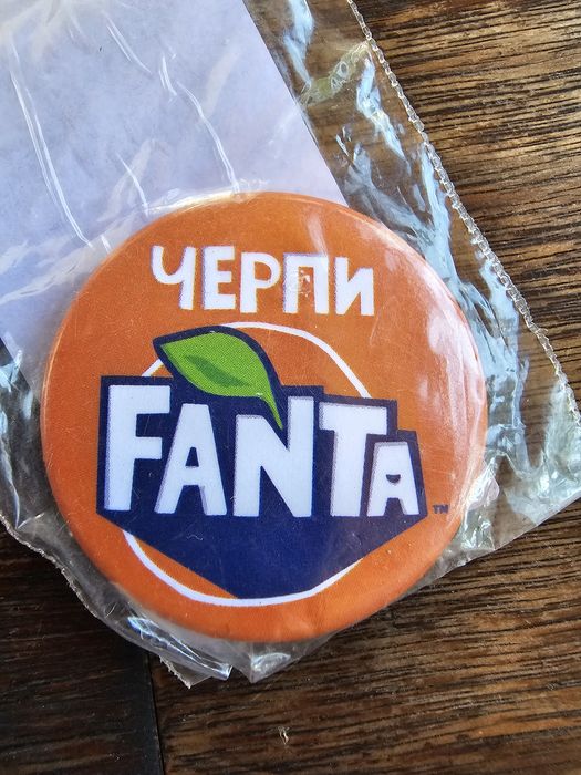 Coca cola , Fanta , Monster ключодържател , значка, камион , стойка