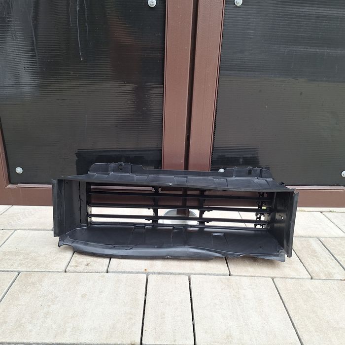 Bara fata bara spate capota spate dacia logan