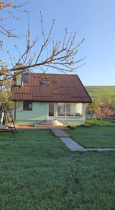 Casa 5 camere, anexe (garaj, beci, magazii, etc) si teren 2374 mp