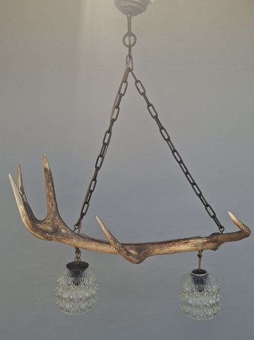 Vând candelabru din coarne de cerb