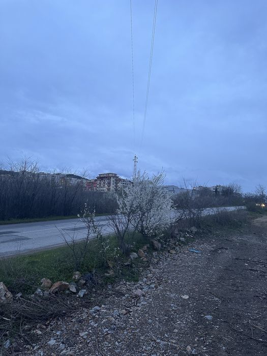 Продава се парцел на главен път