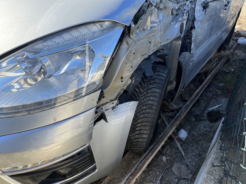 Citroen C4 Picasso 2011 г На части